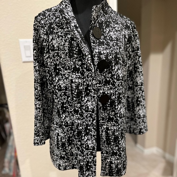 JM Collection Mottles Black and White Lightweight Coat 3 large buttons - Picture 4 of 10